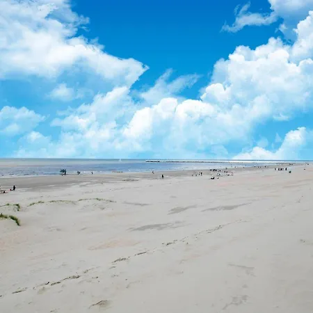 Near Sandy Beach, Cleaning Included * 니우포르트