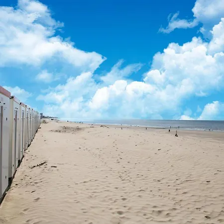 아파트 Near Sandy Beach, Cleaning Included *
